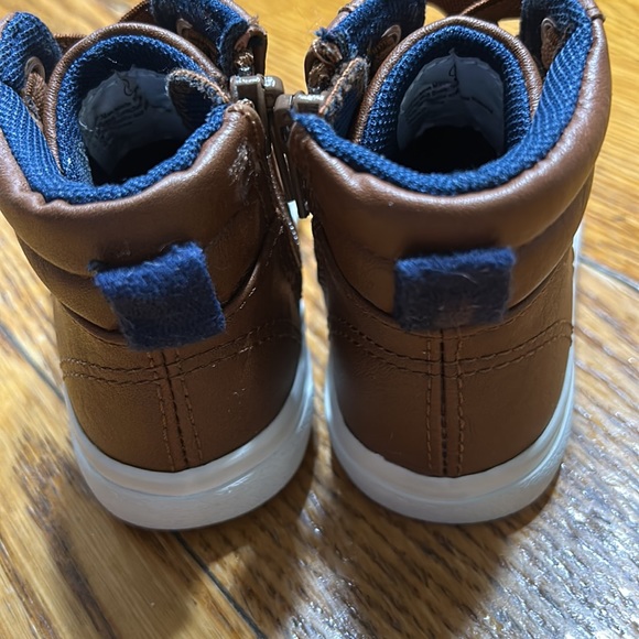 Cat & Jack brown chukka  boots w/blue liner.  Baby size 5.  Excellent condition. - Picture 3 of 10